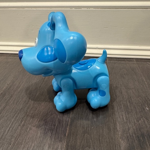 Blue’s Clues Dog Toy with Floppy Ears- Moves, Walks and Makes Noise - Picture 2 of 4